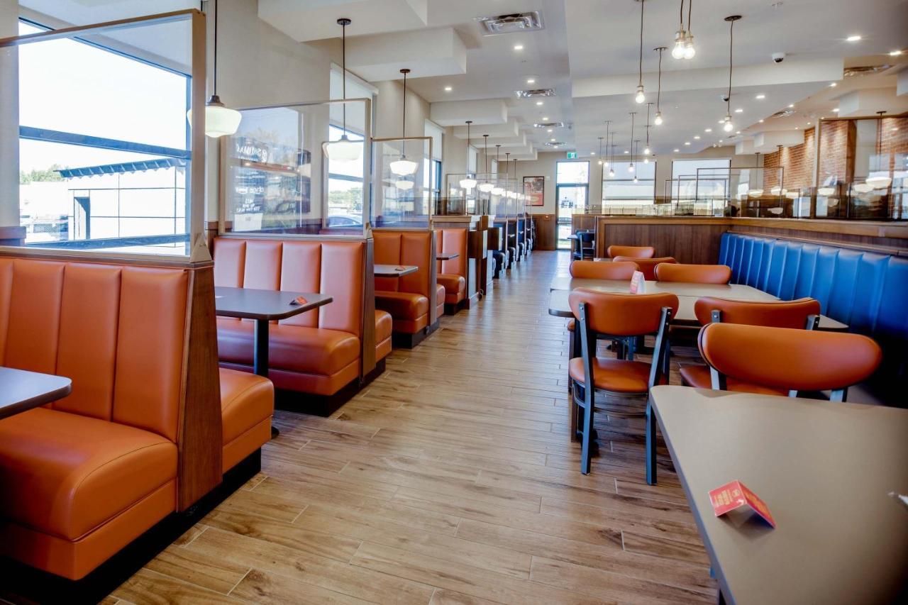 Sandman Signature Saskatoon South Hotel エクステリア 写真