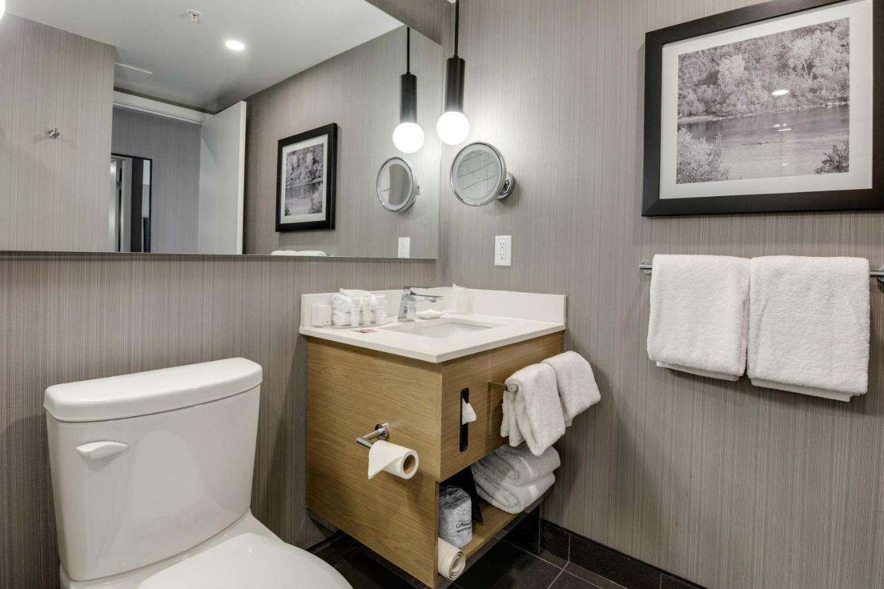 Sandman Signature Saskatoon South Hotel エクステリア 写真