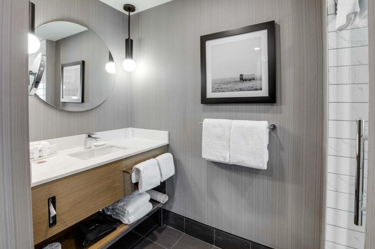 Sandman Signature Saskatoon South Hotel エクステリア 写真