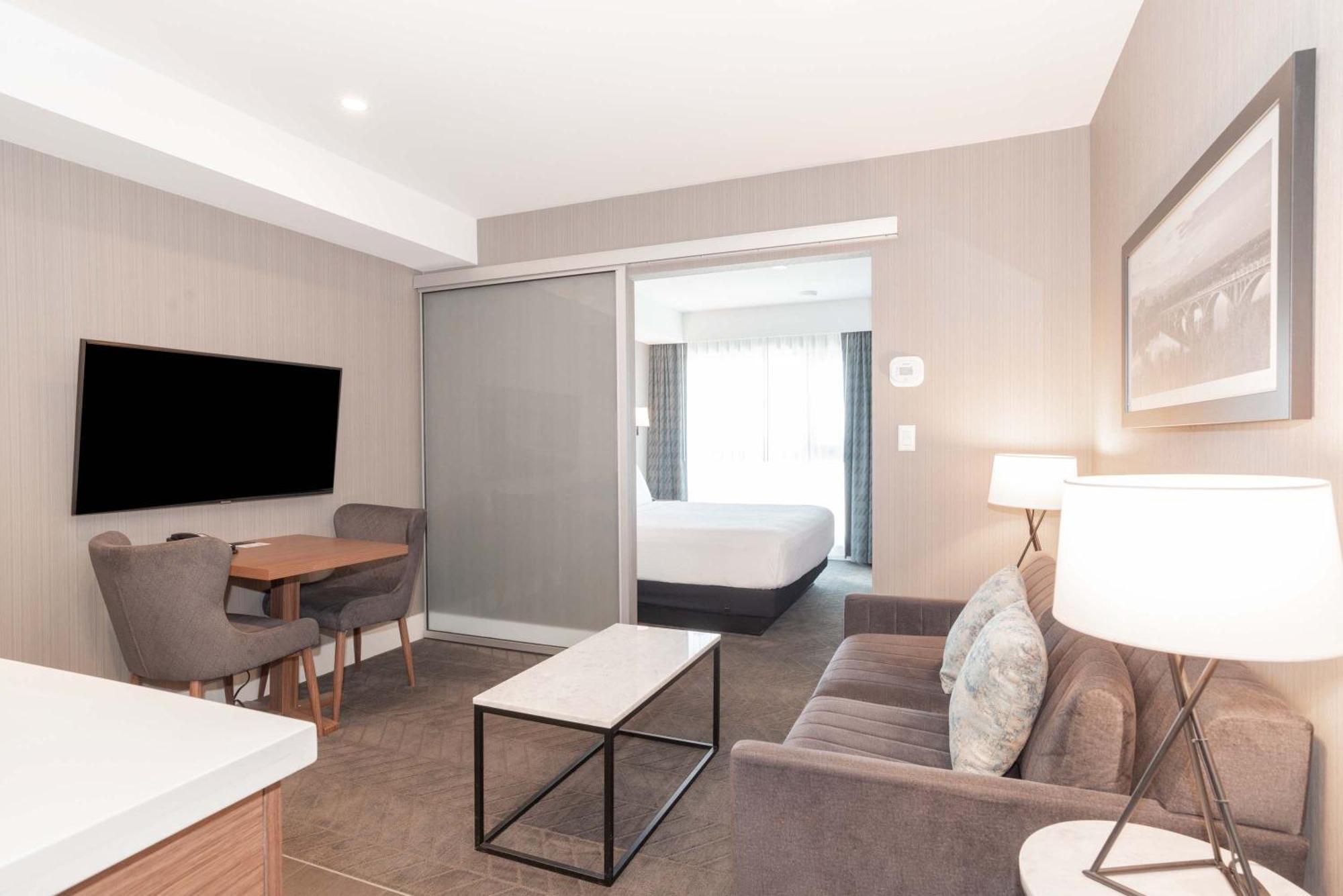 Sandman Signature Saskatoon South Hotel エクステリア 写真