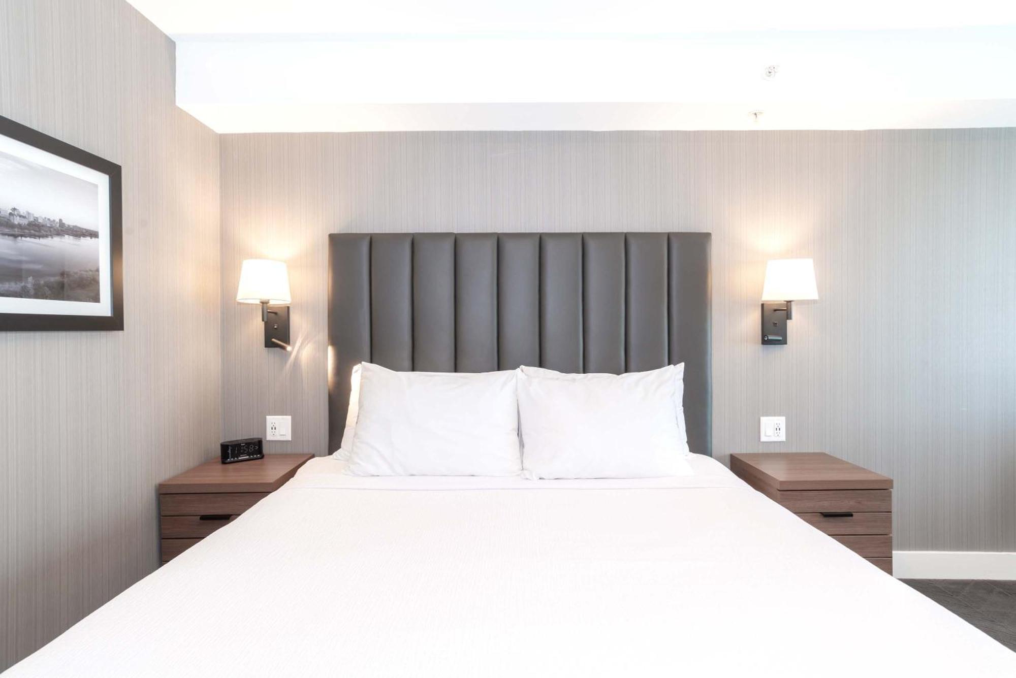 Sandman Signature Saskatoon South Hotel エクステリア 写真